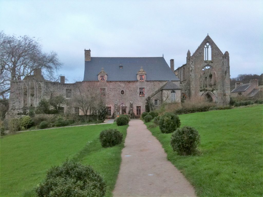 This image has an empty alt attribute; its file name is BEAUPORT-ABBEY-1024x768.jpg